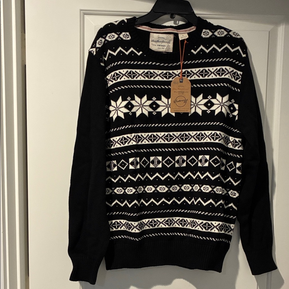 Elegant Black and White Geometric Crewneck Sweater